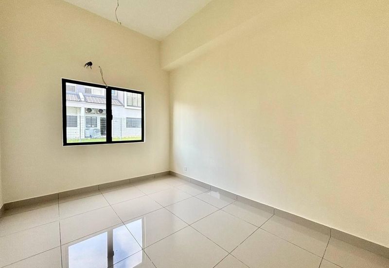 Monet Springtime @ Sunsuria City