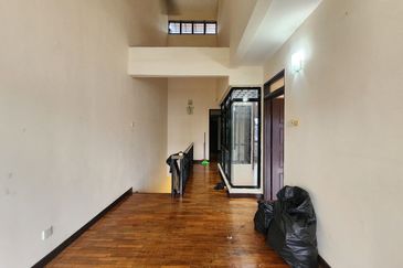 [INTERMEDIATED] Double Storey Superlinked House Jalan Birai Bukit Jelutong Shah Alam