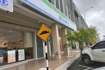 Jalan Seberang Balok