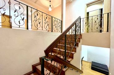 Jalan Suasana, Bandar Tun Hussein Onn