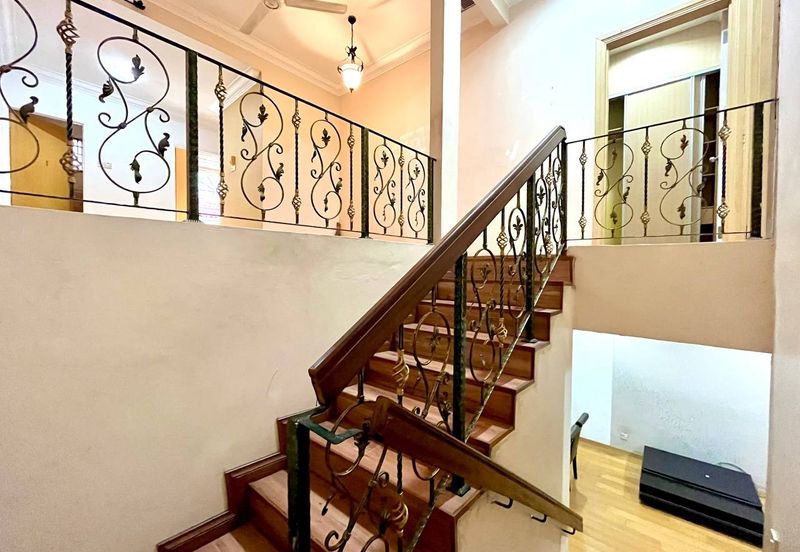 Jalan Suasana, Bandar Tun Hussein Onn