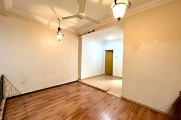 Jalan Suasana, Bandar Tun Hussein Onn