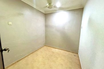 Jalan Suasana, Bandar Tun Hussein Onn