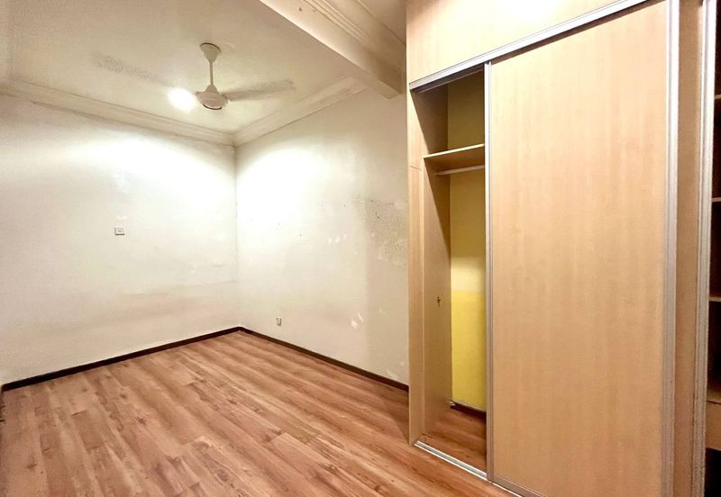 Jalan Suasana, Bandar Tun Hussein Onn