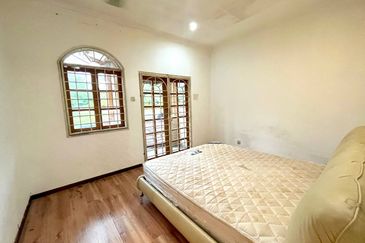 Jalan Suasana, Bandar Tun Hussein Onn