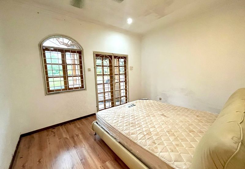 Jalan Suasana, Bandar Tun Hussein Onn