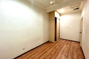 Jalan Suasana, Bandar Tun Hussein Onn