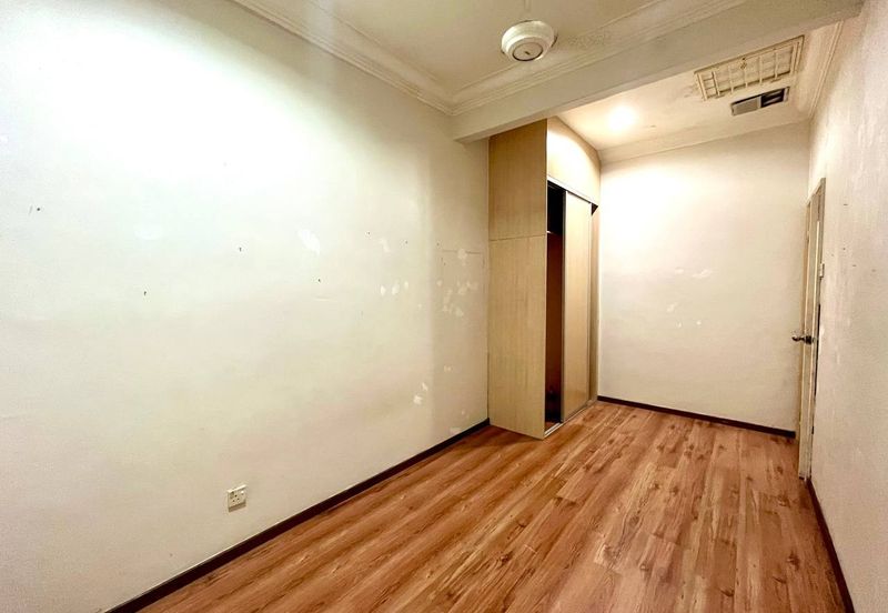 Jalan Suasana, Bandar Tun Hussein Onn