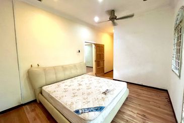 Jalan Suasana, Bandar Tun Hussein Onn