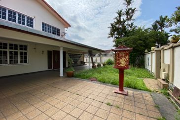 2 Storey Corner Bungalow - For Sale, Taman Oversea