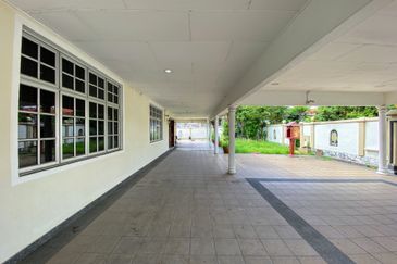 2 Storey Corner Bungalow - For Sale, Taman Oversea