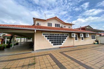 2 Storey Corner Bungalow - For Sale, Taman Oversea