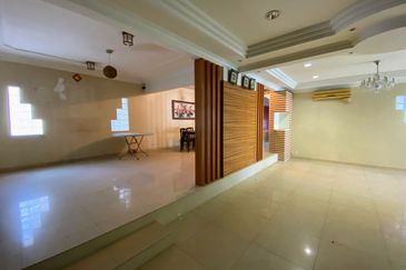 2 Storey Corner Bungalow - For Sale, Taman Oversea