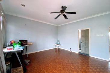 2 Storey Corner Bungalow - For Sale, Taman Oversea