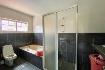 2 Storey Corner Bungalow - For Sale, Taman Oversea