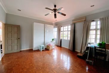 2 Storey Corner Bungalow - For Sale, Taman Oversea