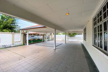 2 Storey Corner Bungalow - For Sale, Taman Oversea