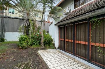 ★★2 Storey Bungalow- Land Size 9903 Sqft! For Sale, Taman Oug★★