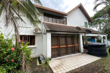 ★★2 Storey Bungalow- Land Size 9903 Sqft! For Sale, Taman Oug★★