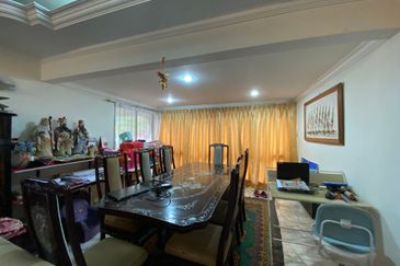 ★★2 Storey Bungalow- Land Size 9903 Sqft! For Sale, Taman Oug★★