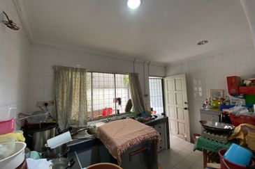 ★★2 Storey Bungalow- Land Size 9903 Sqft! For Sale, Taman Oug★★