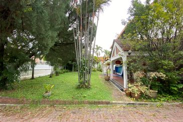★★2 Storey Bungalow- Land Size 9903 Sqft! For Sale, Taman Oug★★