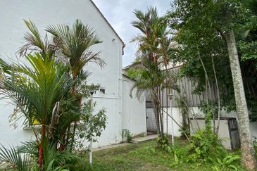 ★★2 Storey Bungalow- Land Size 9903 Sqft! For Sale, Taman Oug★★