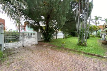 ★★2 Storey Bungalow- Land Size 9903 Sqft! For Sale, Taman Oug★★