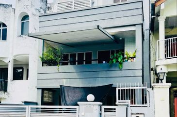Exclusive! Renovated 3-Storey Terrace For Sale@ Taman Persiaran Desa