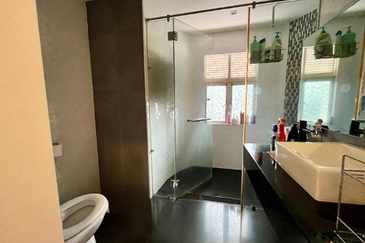 Exclusive! Renovated 3-Storey Terrace For Sale@ Taman Persiaran Desa