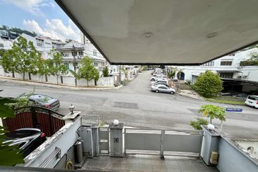 Exclusive! Renovated 3-Storey Terrace For Sale@ Taman Persiaran Desa