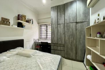 Exclusive! Renovated 3-Storey Terrace For Sale@ Taman Persiaran Desa