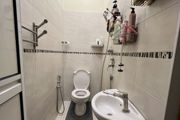 Exclusive! Renovated 3-Storey Terrace For Sale@ Taman Persiaran Desa