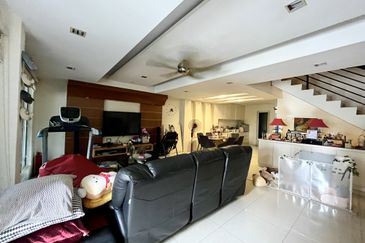 Exclusive! Renovated 3-Storey Terrace For Sale@ Taman Persiaran Desa