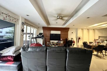 Exclusive! Renovated 3-Storey Terrace For Sale@ Taman Persiaran Desa