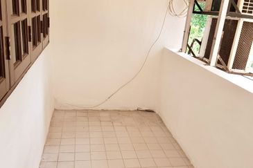 Well-maintained Double Storey Terrace House, Taman Desa