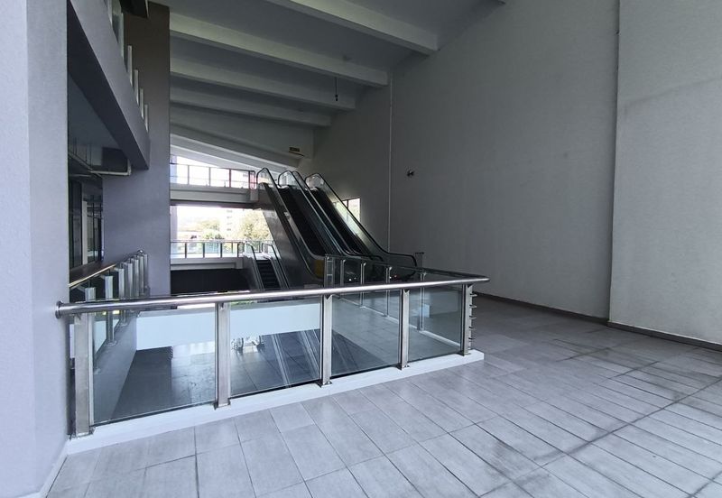 Q Avenue, Queensville