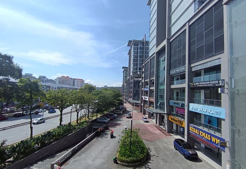 Q Avenue, Queensville