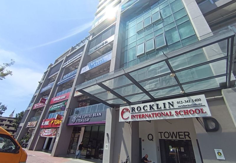 Q Avenue, Queensville