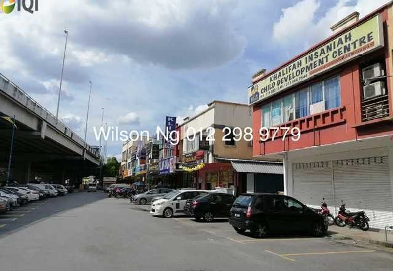 Ampang waterfront intermediate lot facing main road 