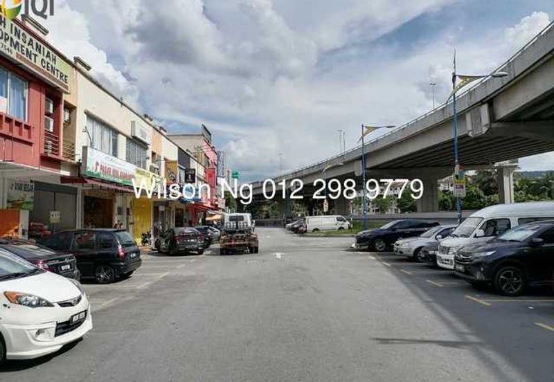 Ampang waterfront intermediate lot facing main road 
