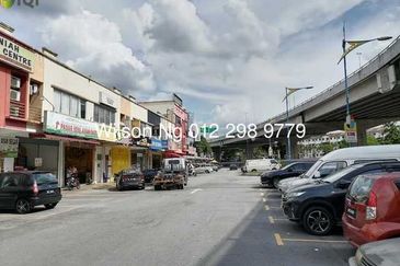 Ampang waterfront intermediate lot facing main road 