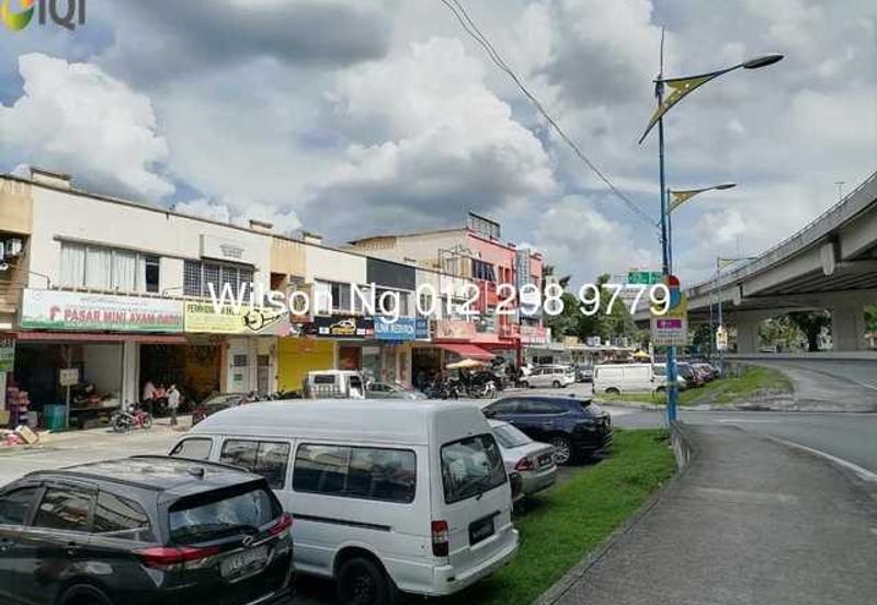 Ampang waterfront intermediate lot facing main road 
