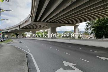 Ampang waterfront intermediate lot facing main road 