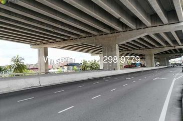 Ampang waterfront intermediate lot facing main road 
