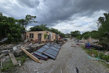 Shah Alam, Batu 3 Seksyen 22, Facing Main Road, Commercial Flat Land