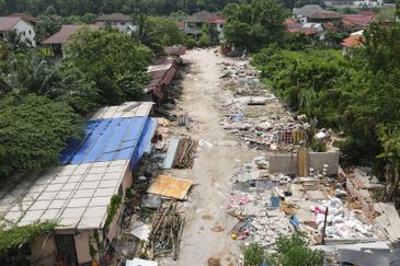 Shah Alam, Batu 3 Seksyen 22, Facing Main Road, Commercial Flat Land