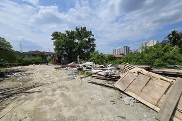 Shah Alam, Batu 3 Seksyen 22, Facing Main Road, Commercial Flat Land