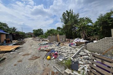 Shah Alam, Batu 3 Seksyen 22, Facing Main Road, Commercial Flat Land