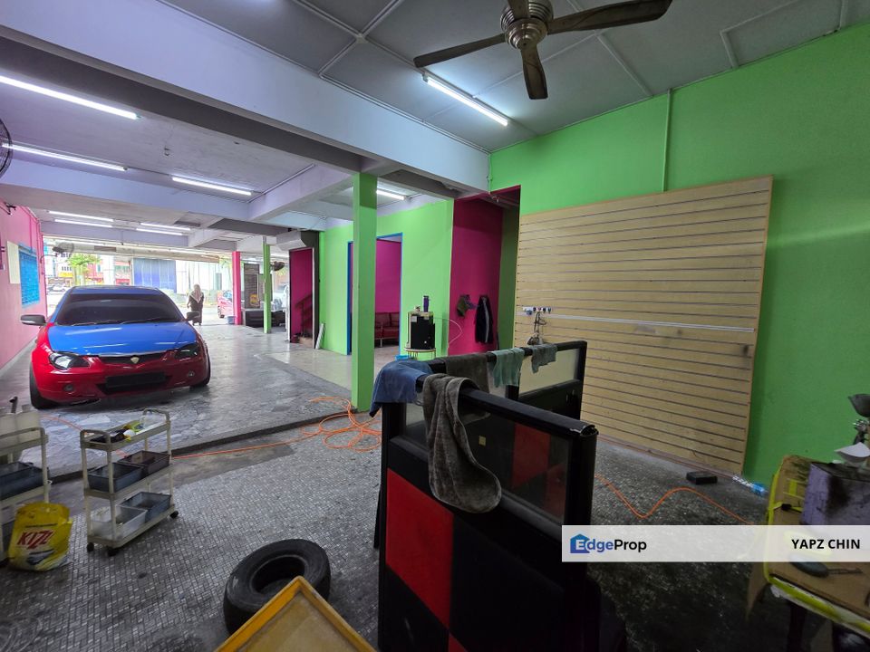 Kawasan 17, klang freehold commercial bungalow, facing main road, Selangor, Klang